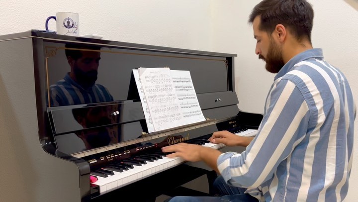 اجرای قطعه ای زیبا شوپن از هنرجوی پیانو استاد آیتی